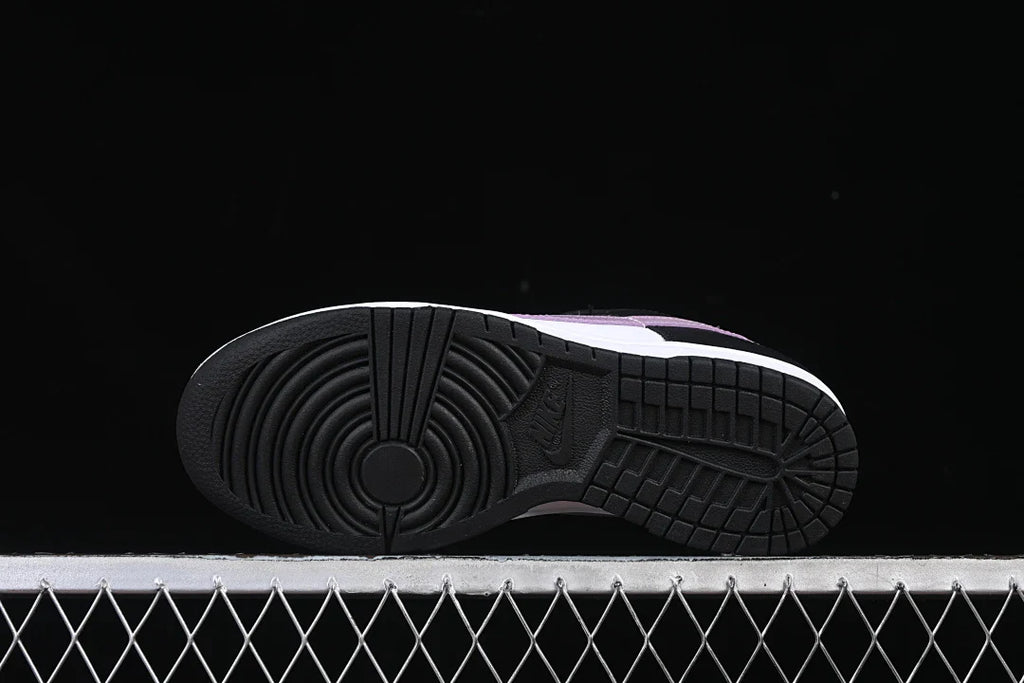 Nike SB Dunk Low "B/W/Sodt Purple"