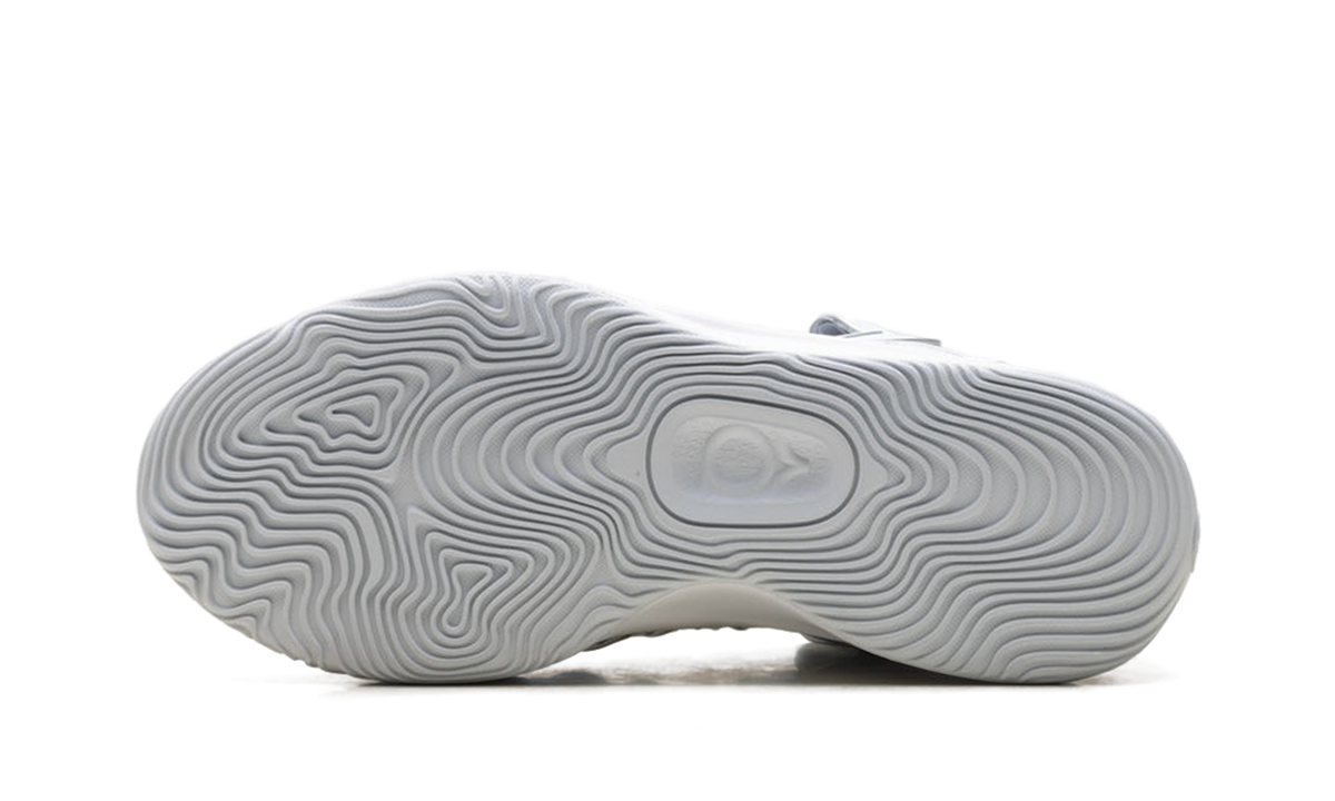 KD 18 "Soft Pearl Metallic Silver" HV1992 001